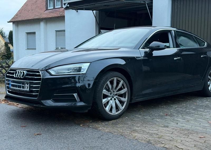 Schwarz Gebraucht 2017 Audi A5 Sportback Comfort Kleinwagen | 18.500 € (Teuer) - Bild 1/4