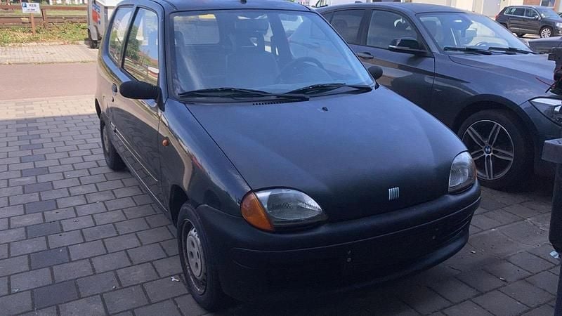 Schwarz Gebraucht 2000 Fiat Seicento Kleinwagen | 950 € (Fairer Preis) - Bild 1/4