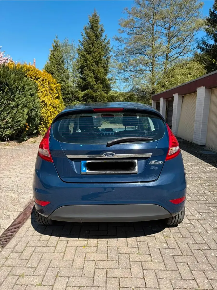Gebraucht Ford Fiesta 96 PS (70 kW) 2010 Blau Kleinwagen