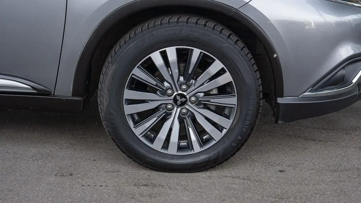 Gebraucht Mitsubishi Outlander 170 PS (125 kW) 2022 Silber SUV
