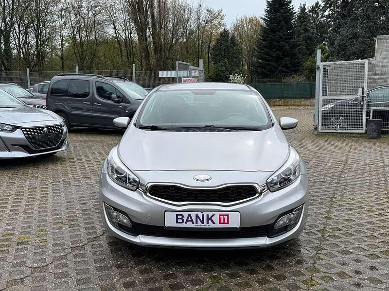 Gebraucht Kia Ceed 135 PS (99 kW) 2013 (9s) machine silver Kleinwagen