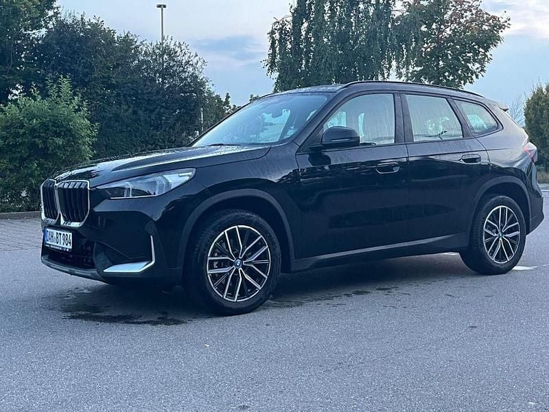 Schwarz Gebraucht 2025 BMW X1 SUV | 33.799 € (Superpreis) - Bild 1/4
