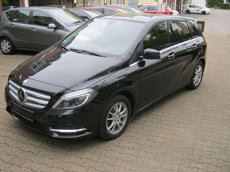 Schwarz Gebraucht 2014 Mercedes B220 Van / Kleinbus | 9.900 € (Guter Preis) - Bild 1/4
