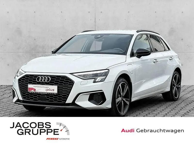 Weiß Gebraucht 2021 Audi A3 S-Line Limousine | 25.329 € (Etwas zu teuer) - Bild 1/4