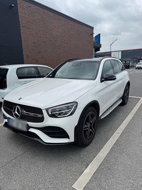 Weiß Gebraucht 2020 Mercedes GLC300 SUV | 27.999 € (Fairer Preis) - Bild 1/4