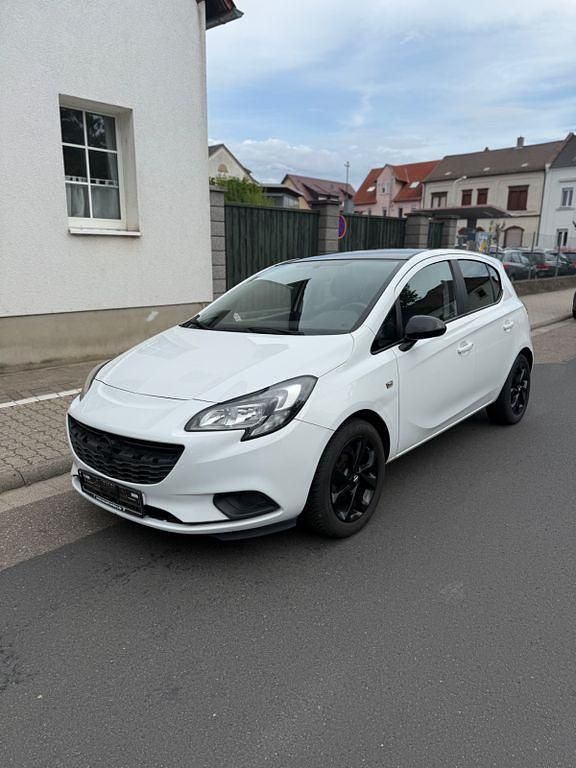 Weiß Gebraucht 2018 Opel Corsa Color Edition Limousine | 4.300 € (Teuer) - Bild 1/4