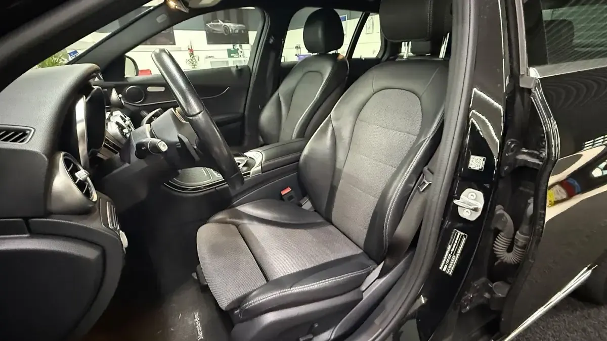Gebraucht Mercedes C300e Avantgarde 306 PS (225 kW) 2020 Schwarz Kombi