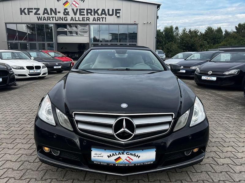 Schwarz Gebraucht 2010 Mercedes E200 Cabrio | 10.999 € (Guter Preis) - Bild 1/4