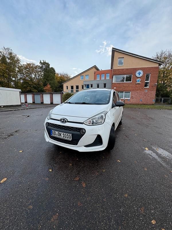 Weiß Gebraucht 2017 Hyundai i10 Kleinwagen | 4.700 € (Superpreis) - Bild 1/4