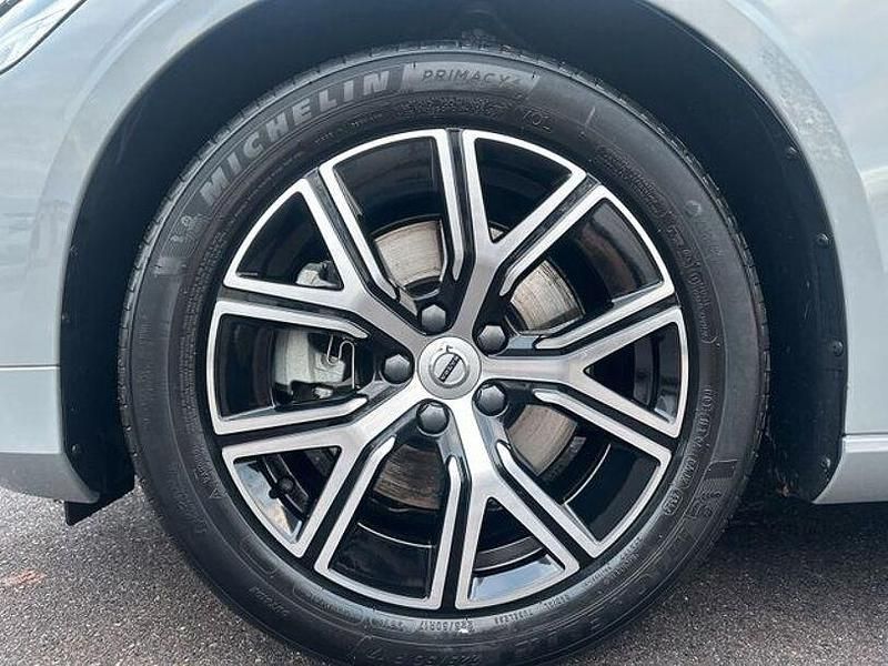 Gebraucht Volvo V60 Core 197 PS (144 kW) 2024 Vapour grey Kombi