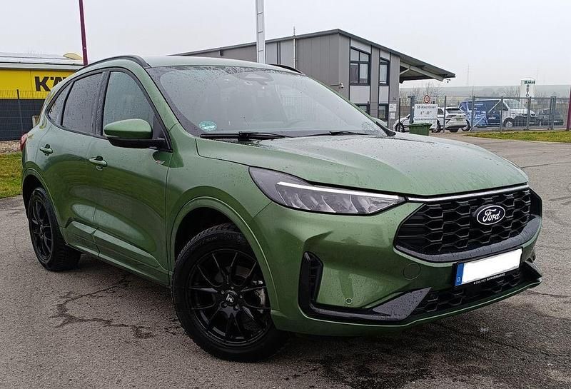 Gebraucht Ford Kuga ST-Line 242 PS (177 kW) 2024 Grün SUV
