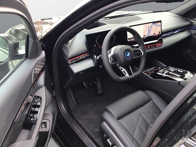 Neu BMW 530e M Sport 299 PS (219 kW) 2025 Schwarz Kombi