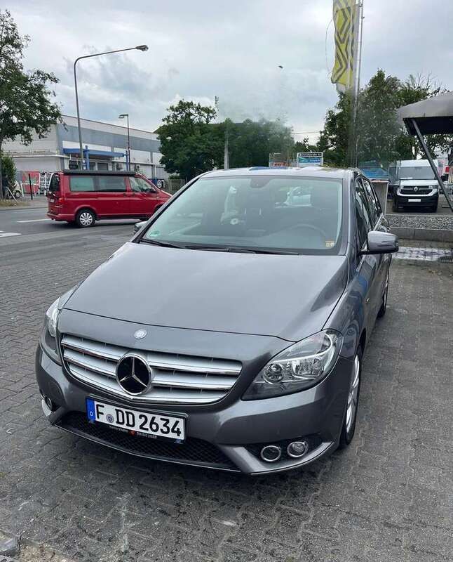 Gebraucht 2012 Mercedes B200 Van / Kleinbus | 12.500 € (Fairer Preis) - Bild 1/4