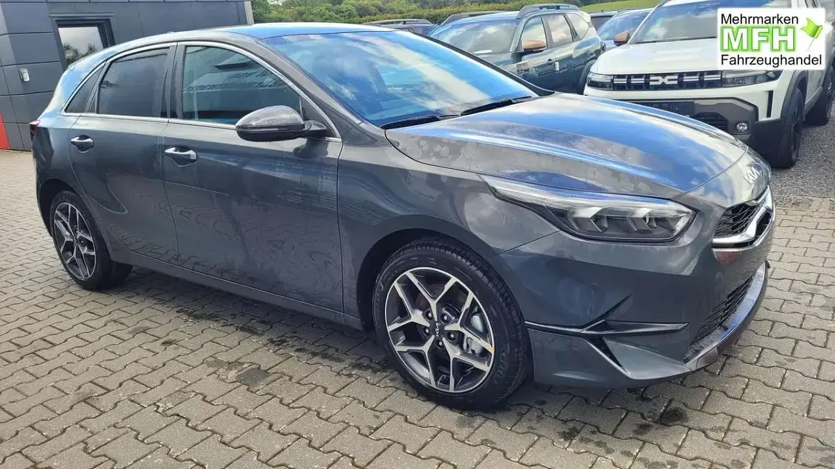 Nowe Kia Ceed Gold 140 KM (102 kW) 2026 Szary Hatchback