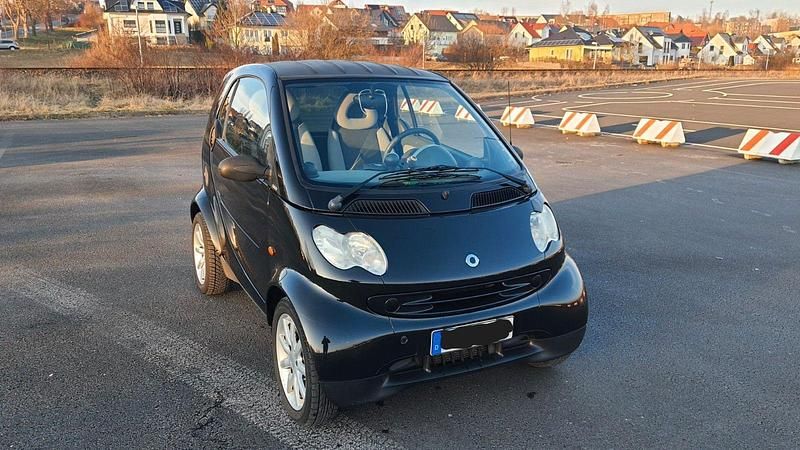 Schwarz Gebraucht 2003 Smart ForTwo Coupé Pure Coupé | 1.900 € - Bild 1/4