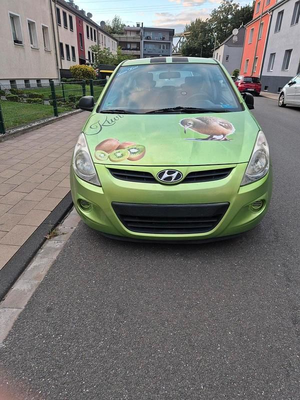 Grün Gebraucht 2010 Hyundai i20 Kleinwagen | 1.650 € (Guter Preis) - Bild 1/4