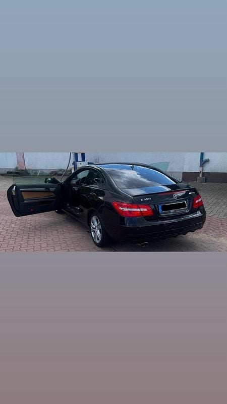 Schwarz Gebraucht 2010 Mercedes E250 Coupé | 8.500 € (Superpreis) - Bild 1/4