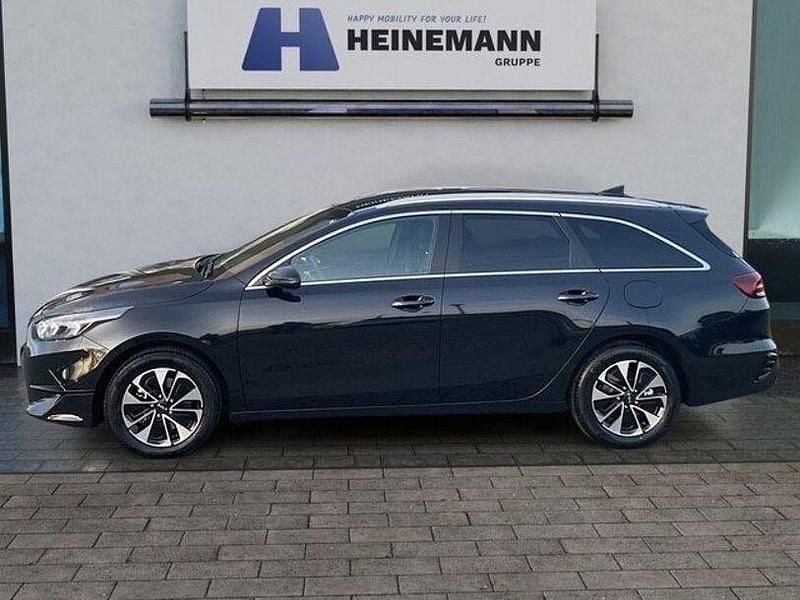 Neu Kia Ceed Sportswagon 101 PS (74 kW) 2025 Pearl black Kombi