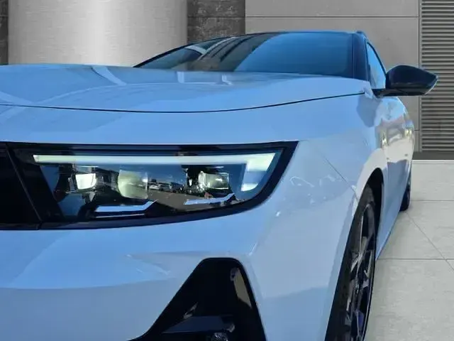 Używany Opel Astra Ultimate 131 KM (96 kW) 2024 Biały Hatchback