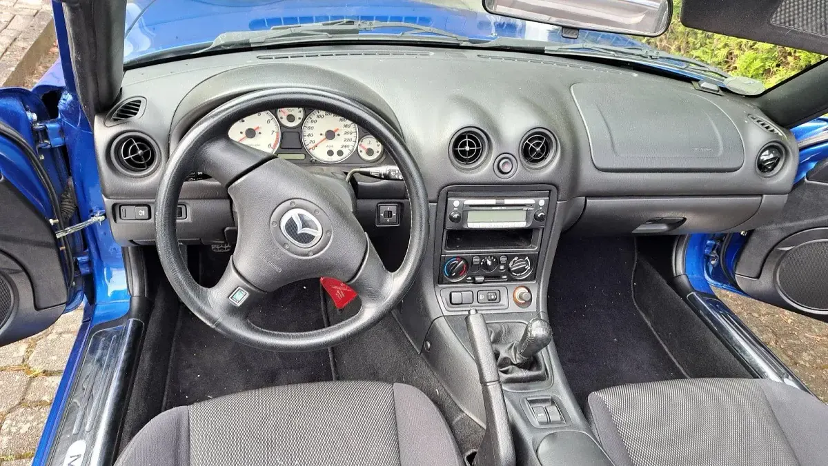 Gebraucht Mazda MX5 115 PS (84 kW) 2003 Blau Cabrio