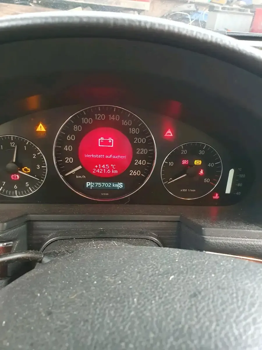 Usado Mercedes E220 150 CV (110 kW) 2004 Negro Familiar