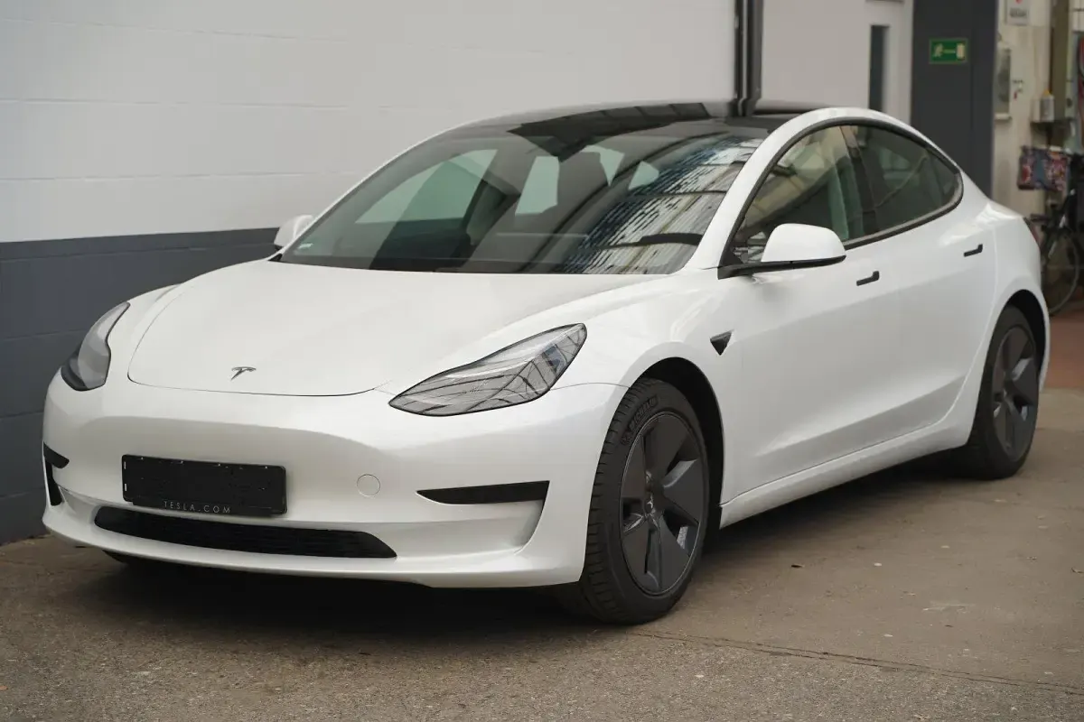 Gebraucht Tesla Model 3 Standard Range 208 kW (283 PS) 2021 Weiß Limousine