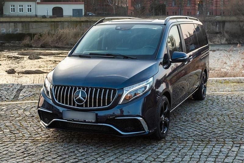 Gebraucht Mercedes V220 Edition 163 PS (119 kW) 2018 Blau Van / Kleinbus