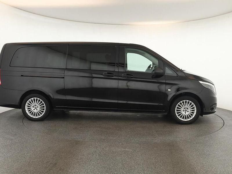 Gebraucht Mercedes Vito 237 PS (174 kW) 2023 Obsidianschwarz metallic Van