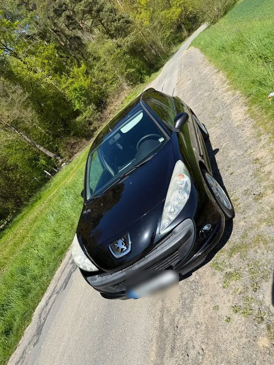 Gebraucht Peugeot 206 73 PS (53 kW) 2010 Schwarz Kleinwagen