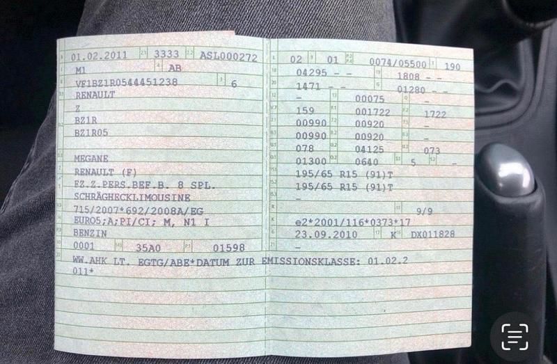 Schwarz Gebraucht 2011 Renault Mégane Limousine | 5.200 € - Bild 1/4