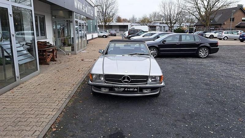 Gebraucht Mercedes 560 231 PS (169 kW) 1987 Silber Cabrio