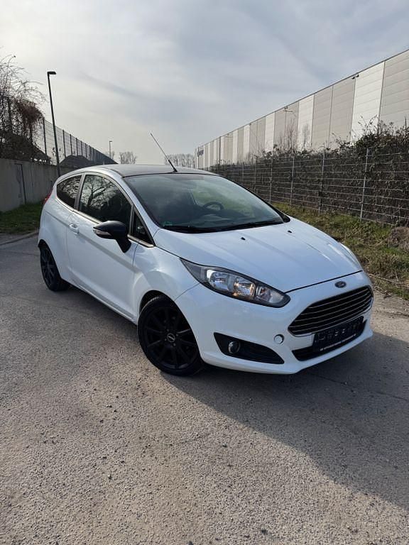 Gebraucht Ford Fiesta SYNC Edition 80 PS (58 kW) 2015 Weiß Kleinwagen