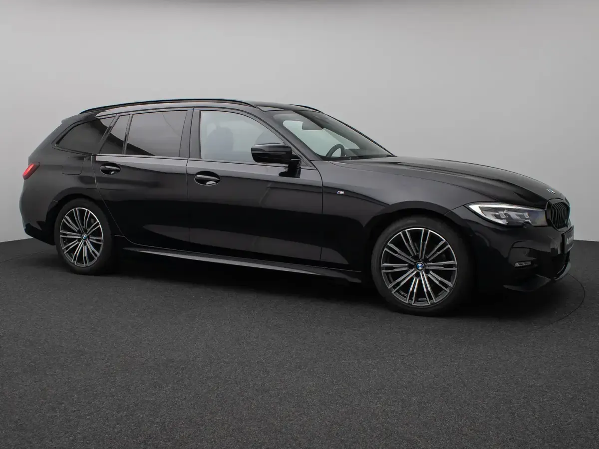 Gebraucht BMW 320 M Sport 190 PS (139 kW) 2022 Saphirschwarz  475schwarz Limousine
