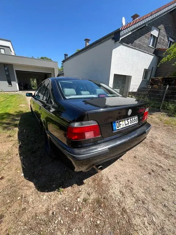 Używany BMW 520 150 KM (110 kW) 1998 Czarny Sedan/Limuzyna