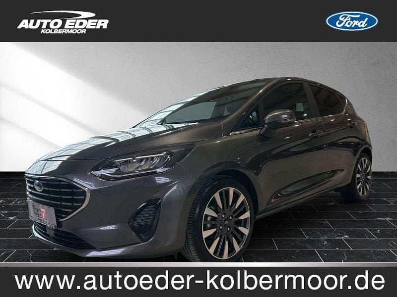 Magneticgrau (grau) Gebraucht 2023 Ford Fiesta Titanium X Kleinwagen | 20.880 € (Fairer Preis) - Bild 1/4