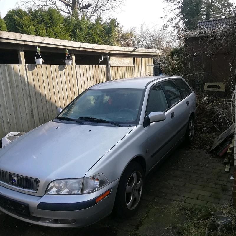 Gebraucht Volvo V40 122 PS (89 kW) 2002 Silber Kombi