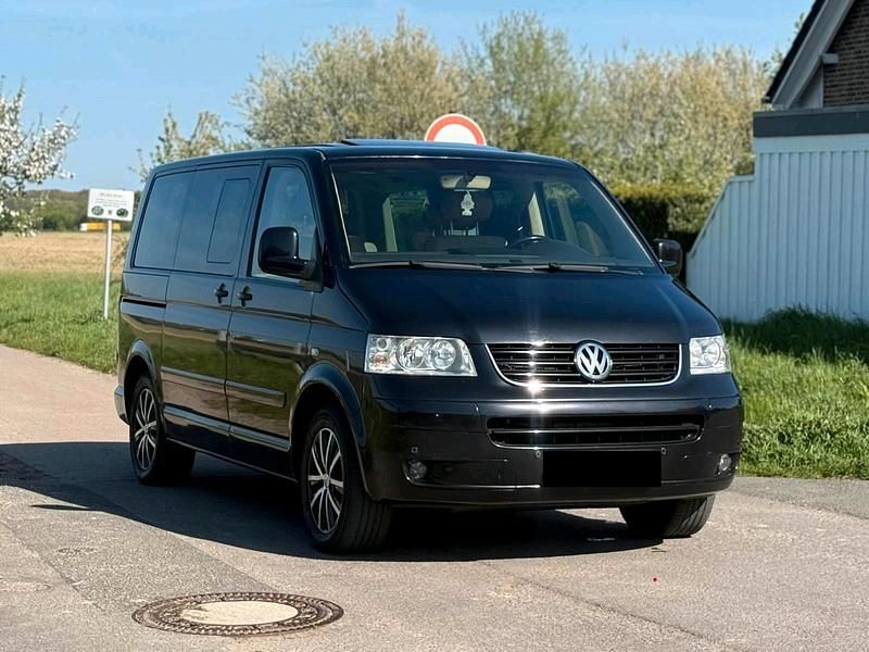 Używany VW Multivan 174 KM (127 kW) 2025 Czarny Minivan