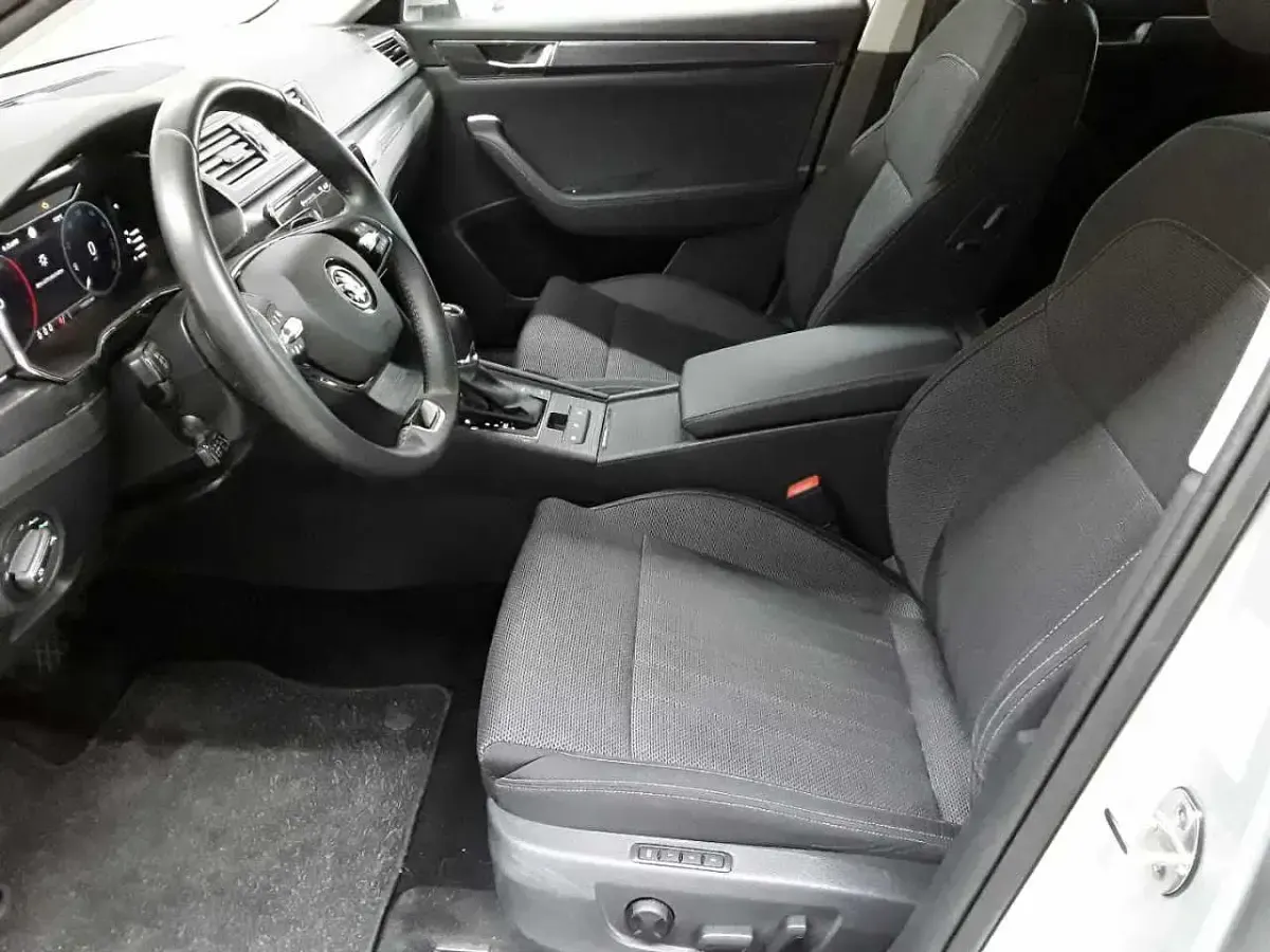 Gebraucht Skoda Superb Style 200 PS (147 kW) 2023 Brillantsilber metallic Kombi