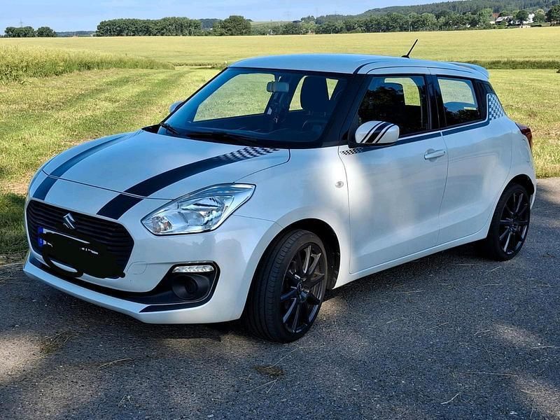Weiß Gebraucht 2018 Suzuki Swift Club Limousine | 12.999 € (Etwas zu teuer) - Bild 1/4