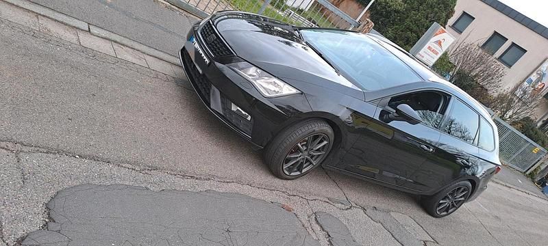 Schwarz Gebraucht 2019 Seat Leon Limousine | 13.700 € - Bild 1/4