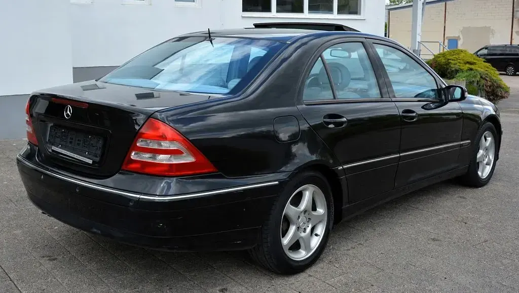 Gebraucht Mercedes C240 Avantgarde 170 PS (125 kW) 2001 Schwarz Limousine