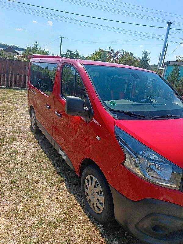Second-hand Renault Trafic 2019 Roșu Monovolum
