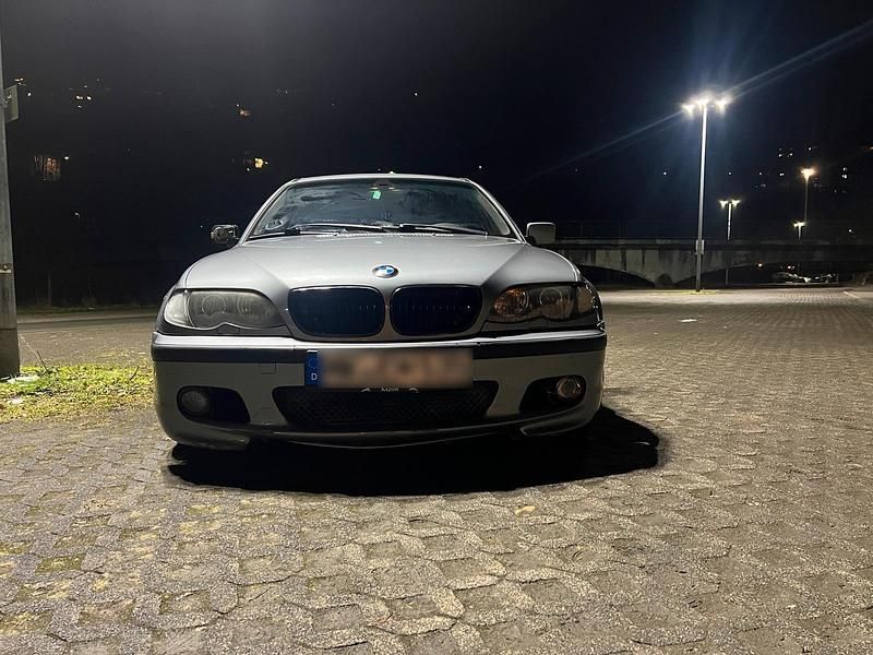 Gebraucht BMW 330 204 PS (150 kW) 2005 Grau Kombi