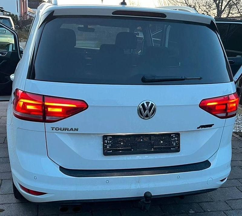 Gebraucht VW Touran Highline 150 PS (110 kW) 2018 Weiß Van / Kleinbus