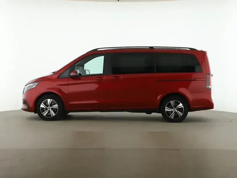 Gebraucht Mercedes V220 Style 163 PS (119 kW) 2025 Rot Van / Kleinbus