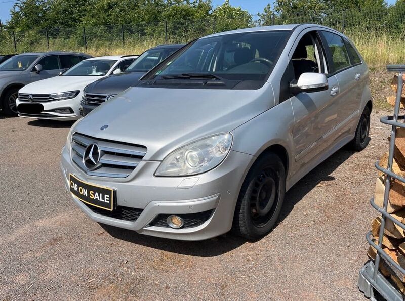 Silber Gebraucht 2009 Mercedes B180 Van / Kleinbus | 3.399 € (Fairer Preis) - Bild 1/4