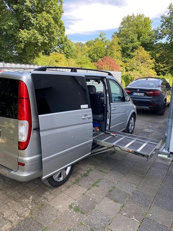 Silber Gebraucht 2006 Mercedes Viano Van / Kleinbus | 13.500 € (Teuer) - Bild 1/4