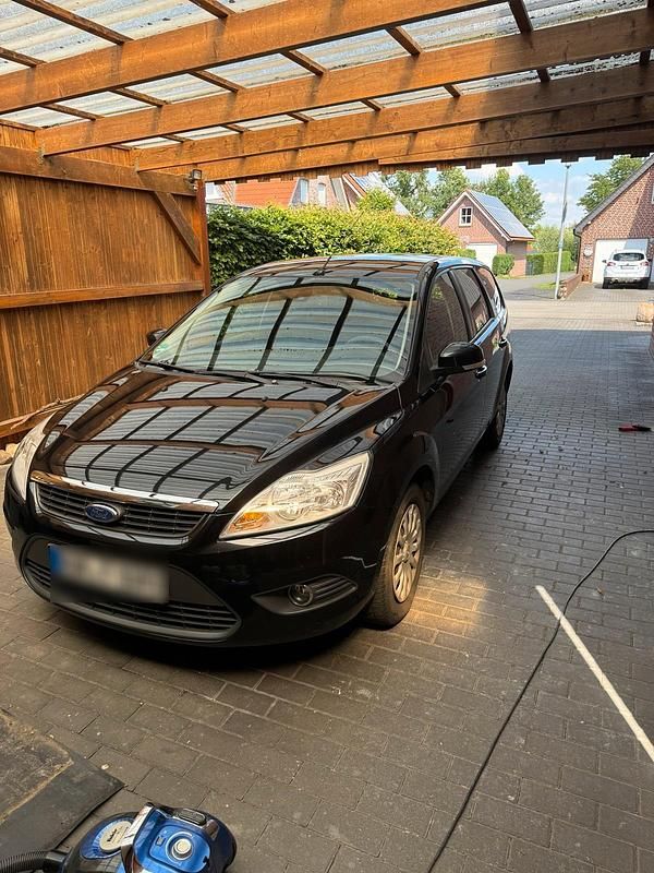 Schwarz Gebraucht 2011 Ford Focus Kombi | 2.300 € (Superpreis) - Bild 1/4