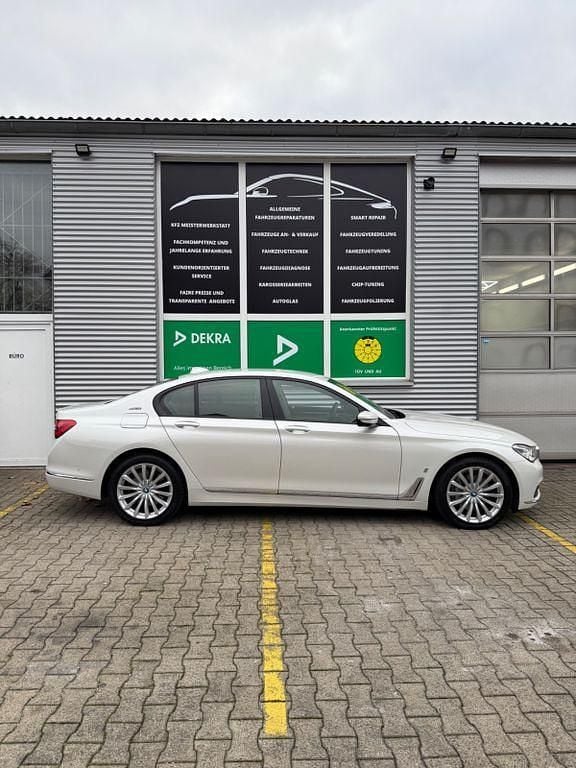 Gebraucht BMW 740 258 PS (189 kW) 2017 Weiß Limousine
