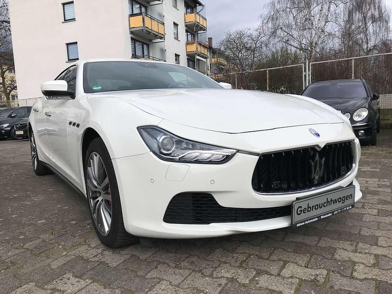 Weiß Gebraucht 2017 Maserati Ghibli Coupé | 33.400 € (Teuer) - Bild 1/4
